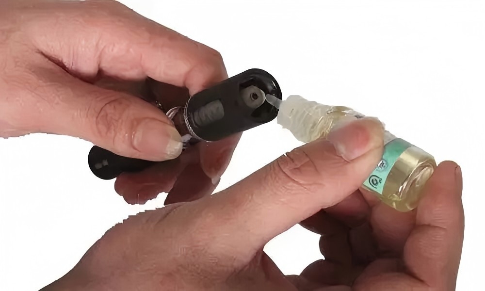 E-cig oil filling operation