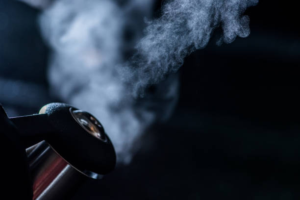 Adjustable airflow electronic cigarette
